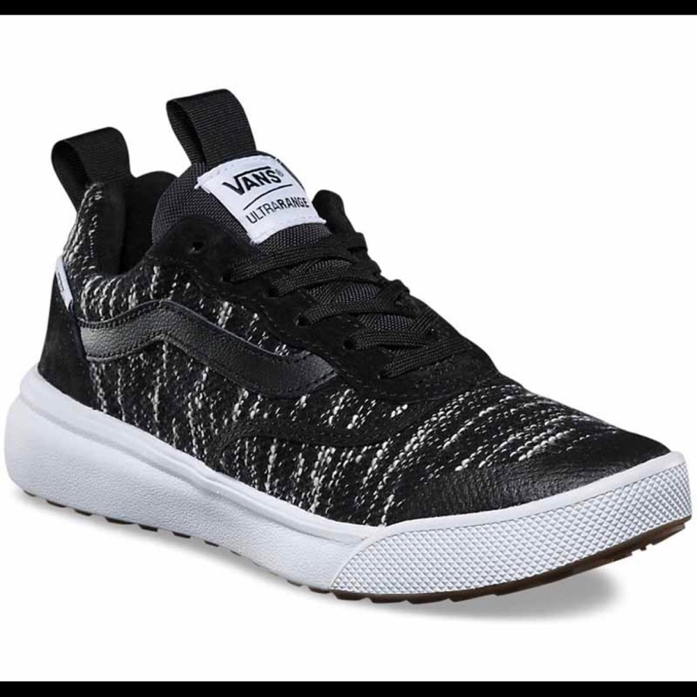 Vans UltraRange Women’s size 9. BRAND NEW w/tags.